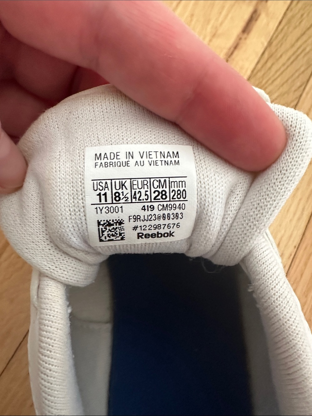 Reebok Women’s Size 11 White Leather Low-Profile Sneakers - Picture 3 of 8